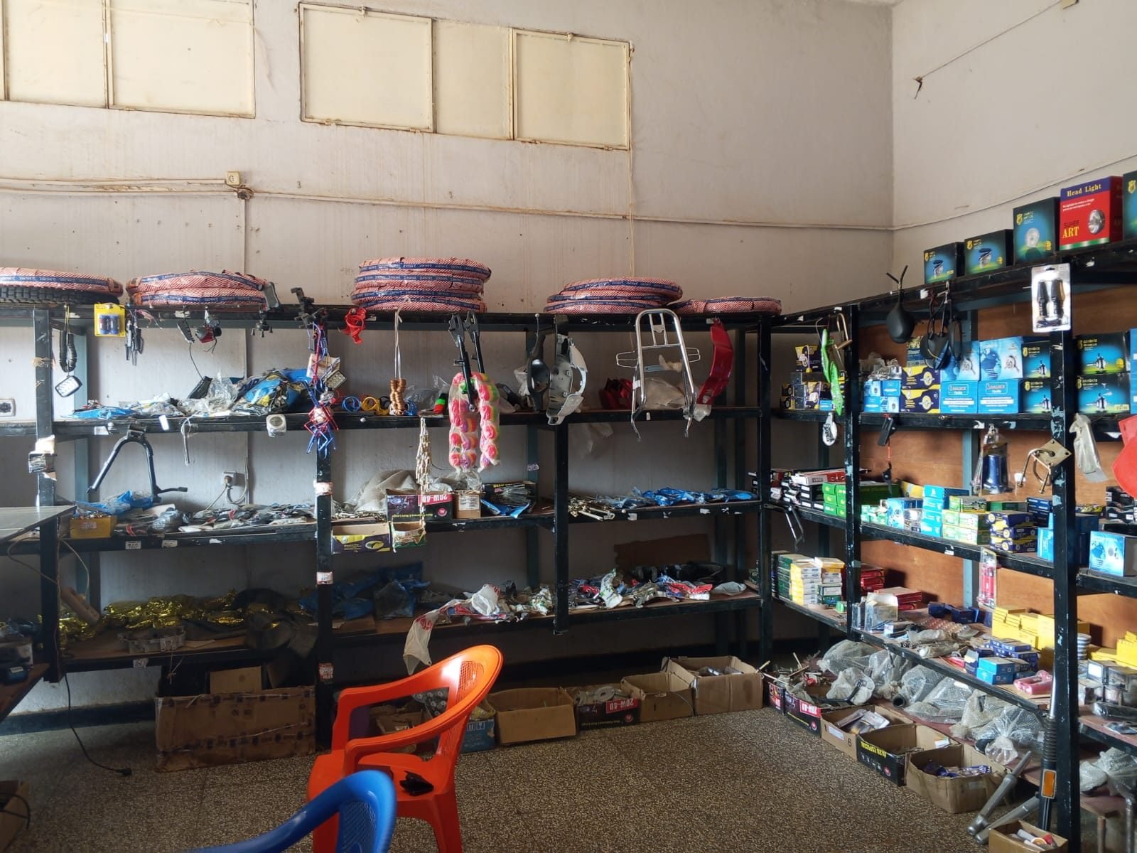 Moto Peças Infoprest — Interior da loja